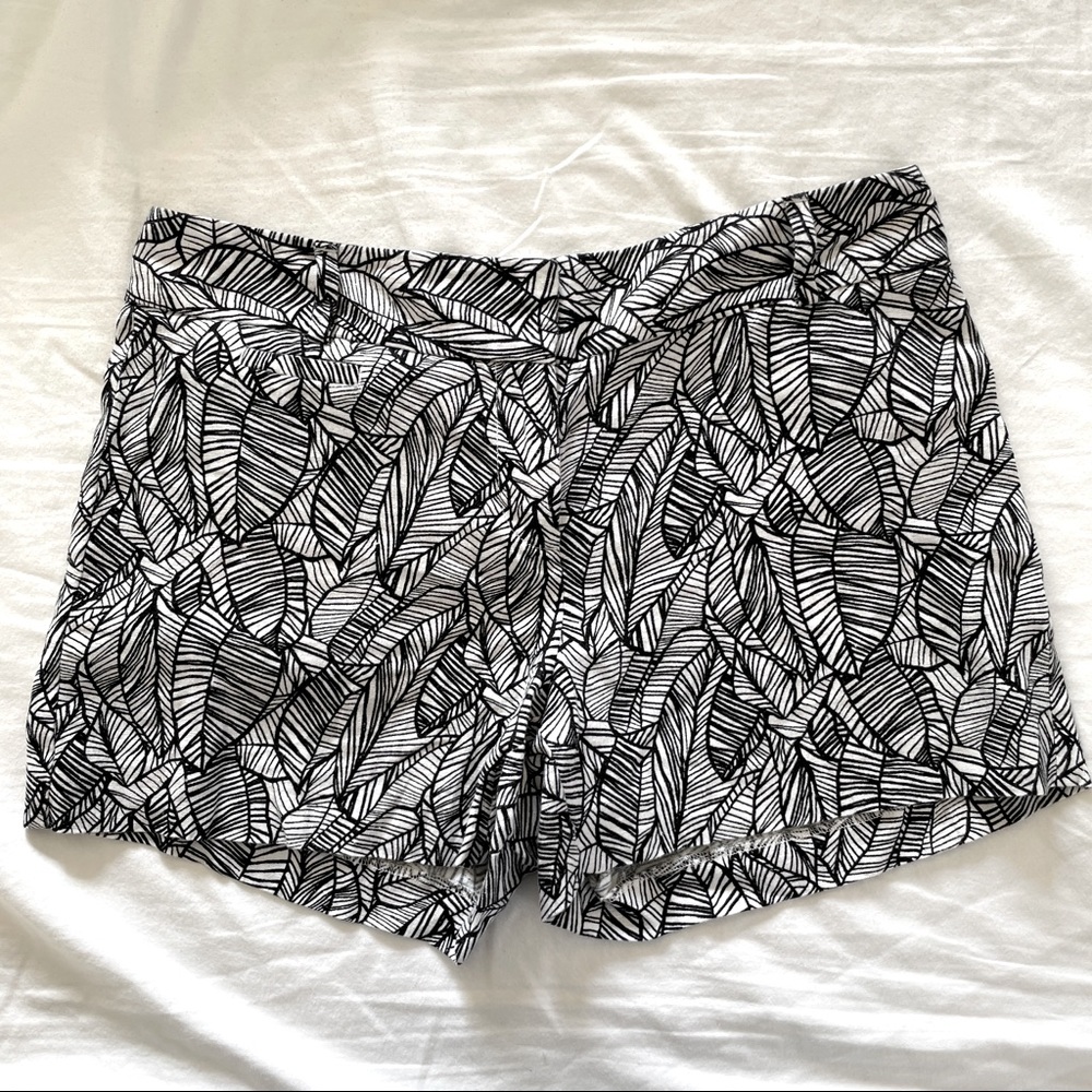 Loft Marisa Linen Black White Leaf Print Shorts